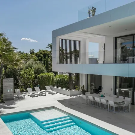 Appartement Readhostprofile Before Request! # Luxury 6-bedroom With Pool
